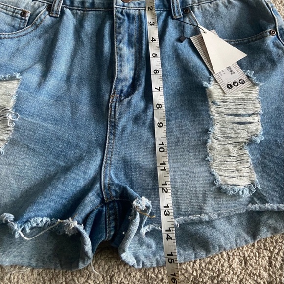 🌸 Boohoo 🌸 medium wash denim shorts - Picture 7 of 7